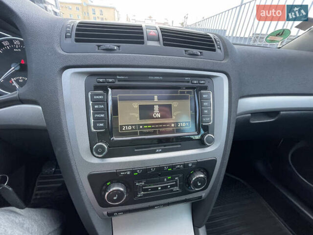 Белый Шкода Октавия, объемом двигателя 2 л и пробегом 218 тыс. км за 11950 $, фото 32 на Automoto.ua