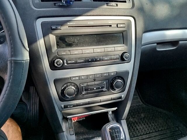 Белый Шкода Октавия, объемом двигателя 1.8 л и пробегом 222 тыс. км за 8400 $, фото 5 на Automoto.ua