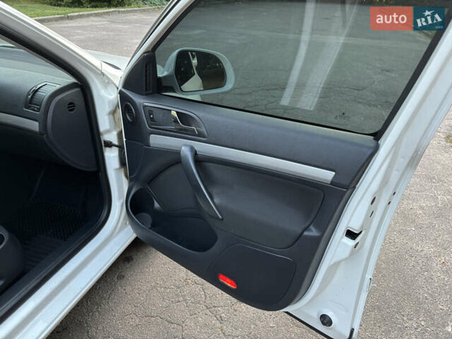 Білий Шкода Октавія, об'ємом двигуна 1.97 л та пробігом 356 тис. км за 10700 $, фото 14 на Automoto.ua