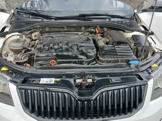 Белый Шкода Октавия, объемом двигателя 1.6 л и пробегом 230 тыс. км за 9500 $, фото 5 на Automoto.ua