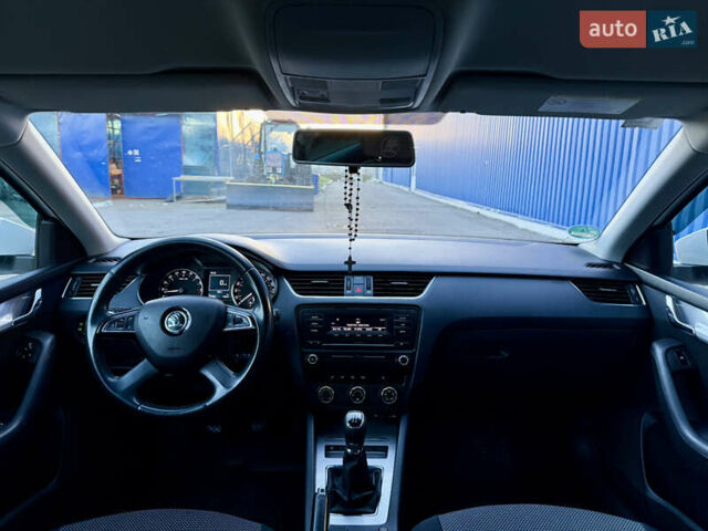 Белый Шкода Октавия, объемом двигателя 1.6 л и пробегом 297 тыс. км за 9100 $, фото 49 на Automoto.ua