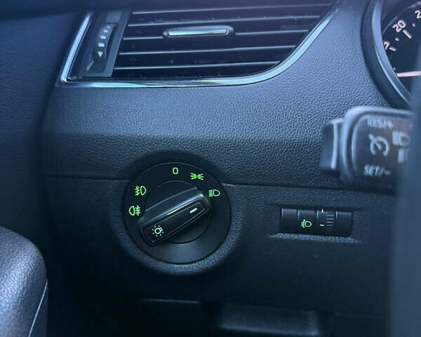 Белый Шкода Октавия, объемом двигателя 1.6 л и пробегом 297 тыс. км за 9100 $, фото 48 на Automoto.ua