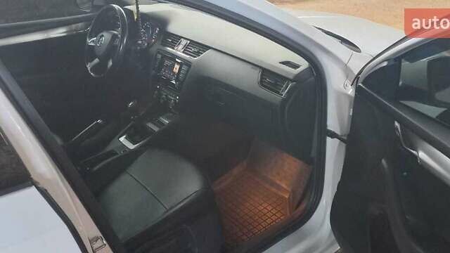 Белый Шкода Октавия, объемом двигателя 1.97 л и пробегом 242 тыс. км за 12300 $, фото 12 на Automoto.ua