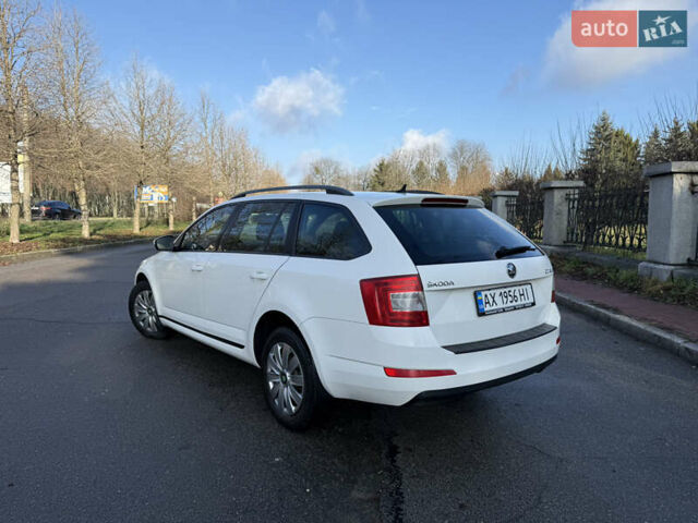 Белый Шкода Октавия, объемом двигателя 1.6 л и пробегом 280 тыс. км за 8950 $, фото 7 на Automoto.ua