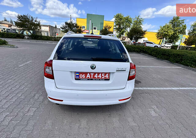 Белый Шкода Октавия, объемом двигателя 1.6 л и пробегом 228 тыс. км за 9300 $, фото 4 на Automoto.ua