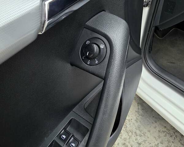 Белый Шкода Октавия, объемом двигателя 1.2 л и пробегом 170 тыс. км за 7200 $, фото 67 на Automoto.ua