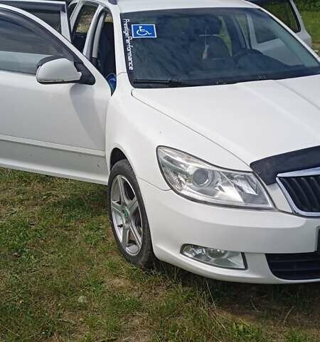 Білий Шкода Октавія, об'ємом двигуна 1.6 л та пробігом 295 тис. км за 7777 $, фото 21 на Automoto.ua