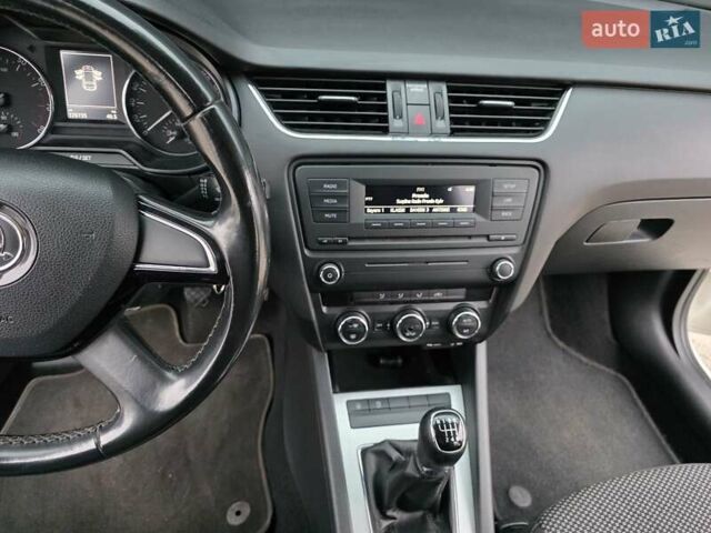 Белый Шкода Октавия, объемом двигателя 1.2 л и пробегом 170 тыс. км за 7200 $, фото 65 на Automoto.ua
