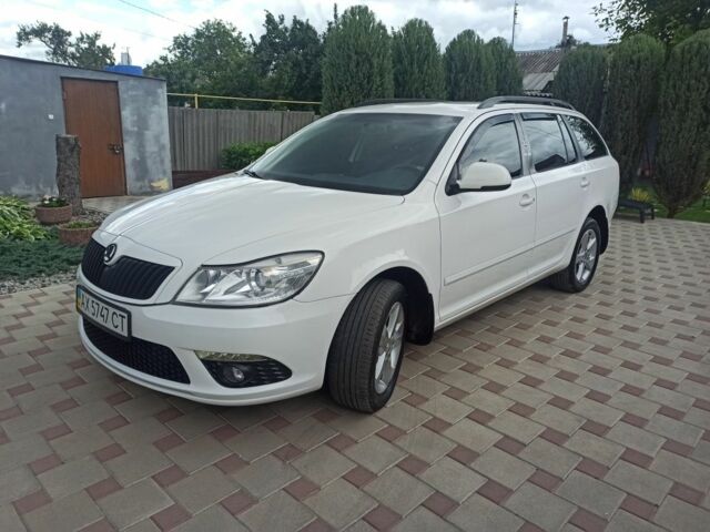 Белый Шкода Октавия, объемом двигателя 1.8 л и пробегом 125 тыс. км за 9600 $, фото 6 на Automoto.ua