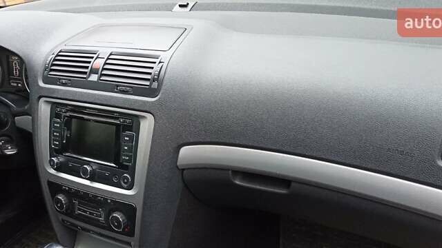 Белый Шкода Октавия, объемом двигателя 1.6 л и пробегом 300 тыс. км за 8500 $, фото 10 на Automoto.ua
