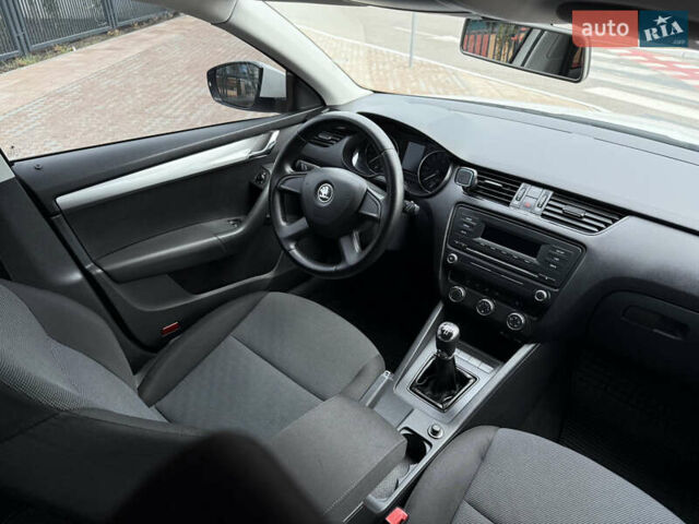 Белый Шкода Октавия, объемом двигателя 1.6 л и пробегом 320 тыс. км за 9800 $, фото 9 на Automoto.ua