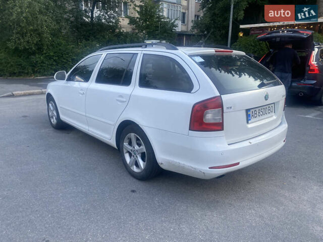 Белый Шкода Октавия, объемом двигателя 1.6 л и пробегом 280 тыс. км за 8500 $, фото 4 на Automoto.ua