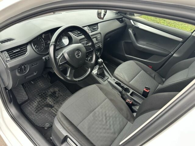 Білий Шкода Октавія, об'ємом двигуна 1.6 л та пробігом 270 тис. км за 8700 $, фото 6 на Automoto.ua