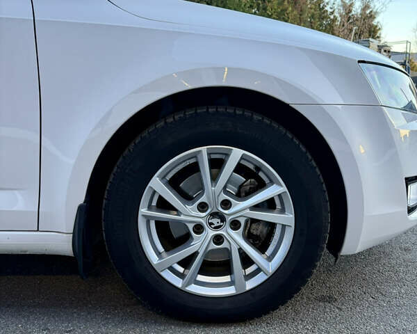 Белый Шкода Октавия, объемом двигателя 1.6 л и пробегом 297 тыс. км за 9100 $, фото 35 на Automoto.ua