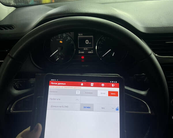 Белый Шкода Октавия, объемом двигателя 1.6 л и пробегом 261 тыс. км за 10400 $, фото 2 на Automoto.ua