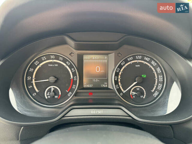 Белый Шкода Октавия, объемом двигателя 2 л и пробегом 320 тыс. км за 12500 $, фото 44 на Automoto.ua