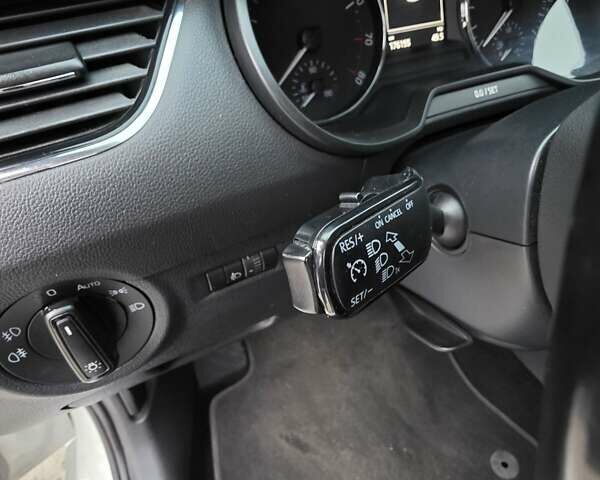 Белый Шкода Октавия, объемом двигателя 1.2 л и пробегом 170 тыс. км за 7200 $, фото 54 на Automoto.ua