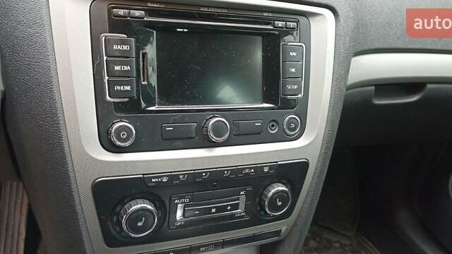 Белый Шкода Октавия, объемом двигателя 1.6 л и пробегом 300 тыс. км за 8500 $, фото 8 на Automoto.ua