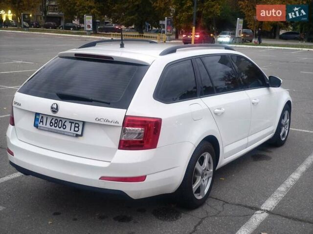 Белый Шкода Октавия, объемом двигателя 1.6 л и пробегом 315 тыс. км за 10200 $, фото 2 на Automoto.ua