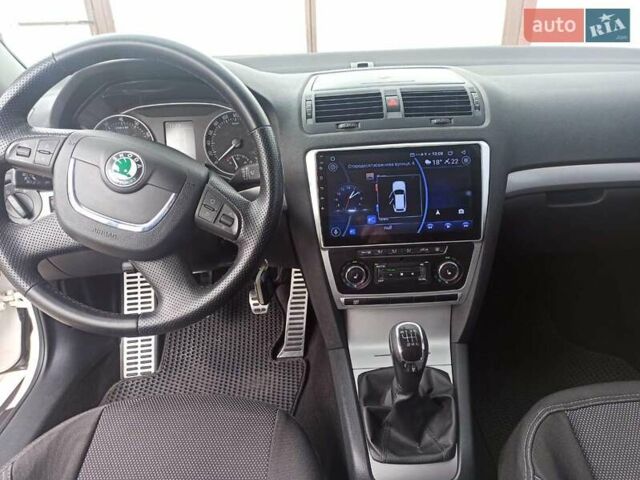 Белый Шкода Октавия, объемом двигателя 1.8 л и пробегом 125 тыс. км за 9900 $, фото 13 на Automoto.ua