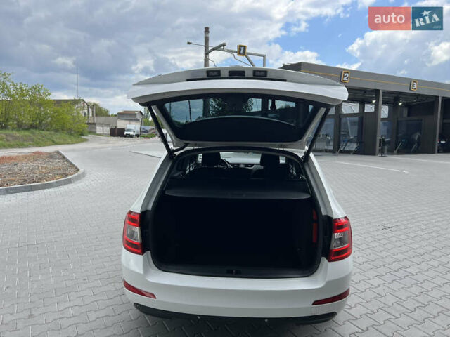 Белый Шкода Октавия, объемом двигателя 1.6 л и пробегом 261 тыс. км за 10400 $, фото 18 на Automoto.ua