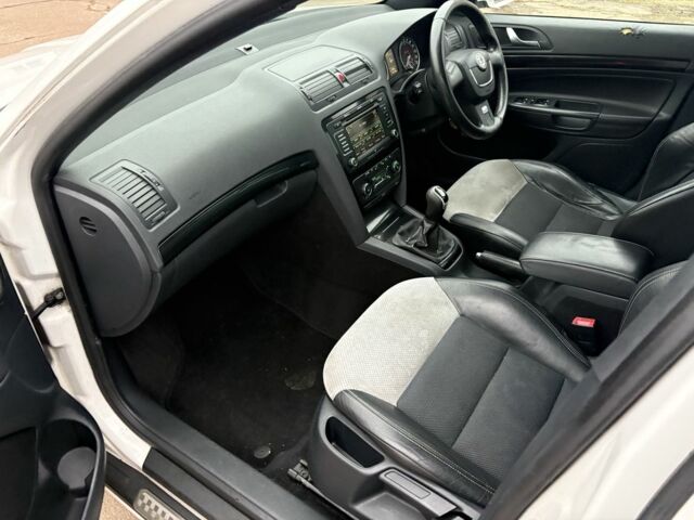 Белый Шкода Октавия, объемом двигателя 2 л и пробегом 148 тыс. км за 4200 $, фото 10 на Automoto.ua