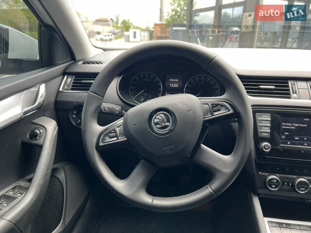 Белый Шкода Октавия, объемом двигателя 1.6 л и пробегом 261 тыс. км за 10400 $, фото 8 на Automoto.ua