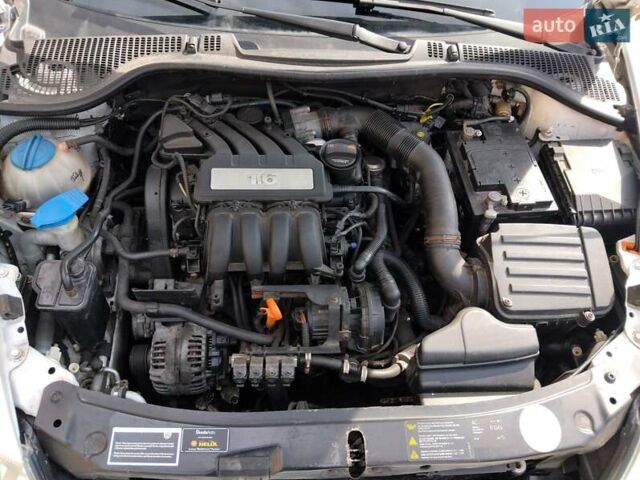 Білий Шкода Октавія, об'ємом двигуна 1.6 л та пробігом 199 тис. км за 8300 $, фото 2 на Automoto.ua