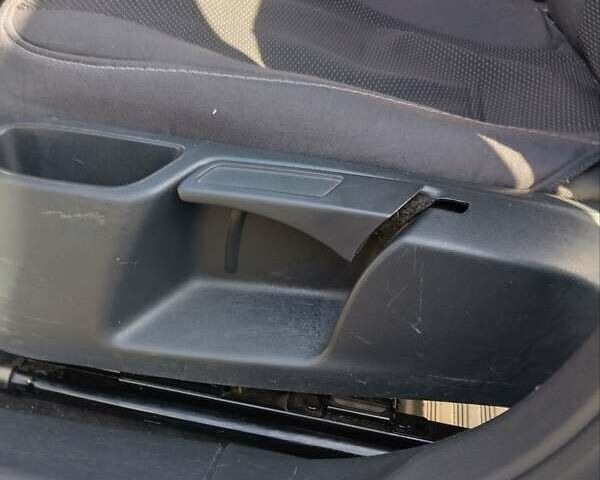 Білий Шкода Октавія, об'ємом двигуна 1.6 л та пробігом 199 тис. км за 8300 $, фото 23 на Automoto.ua