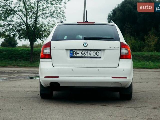 Белый Шкода Октавия, объемом двигателя 1.6 л и пробегом 300 тыс. км за 8500 $, фото 6 на Automoto.ua