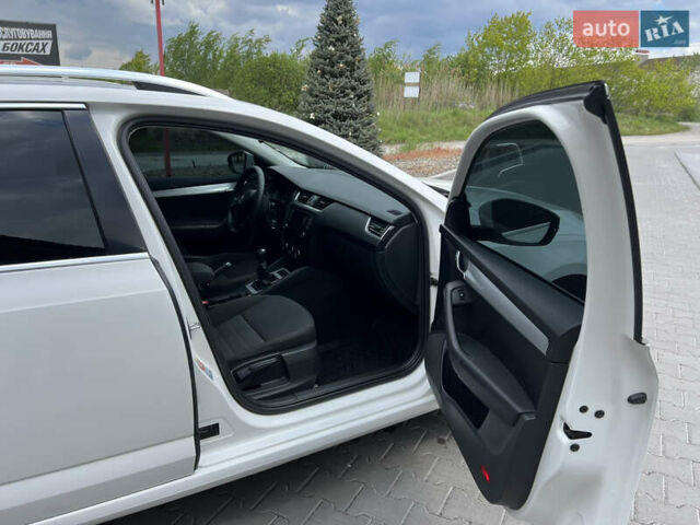 Белый Шкода Октавия, объемом двигателя 1.6 л и пробегом 261 тыс. км за 10400 $, фото 5 на Automoto.ua