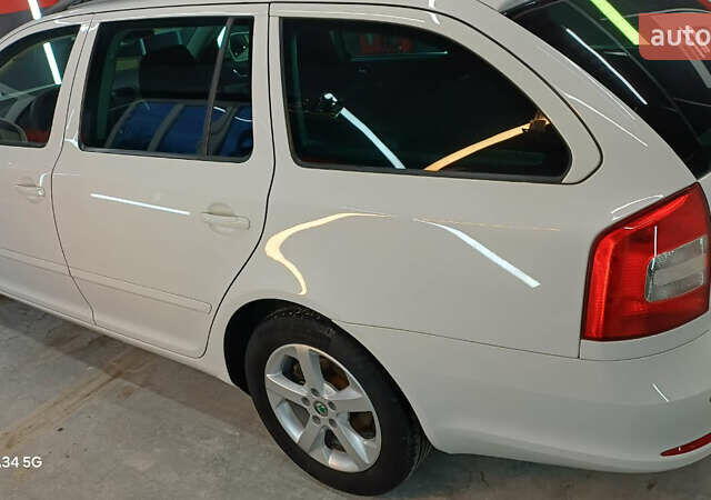 Белый Шкода Октавия, объемом двигателя 0 л и пробегом 167 тыс. км за 7999 $, фото 46 на Automoto.ua