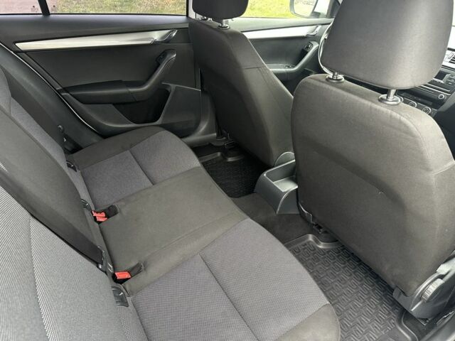 Білий Шкода Октавія, об'ємом двигуна 1.6 л та пробігом 270 тис. км за 8700 $, фото 8 на Automoto.ua