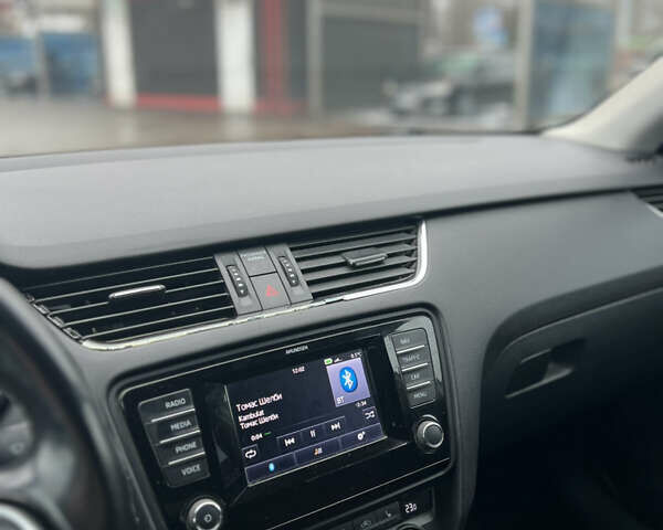 Белый Шкода Октавия, объемом двигателя 1.97 л и пробегом 308 тыс. км за 8200 $, фото 21 на Automoto.ua