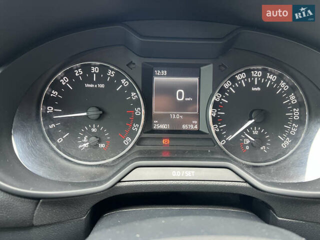 Белый Шкода Октавия, объемом двигателя 1.6 л и пробегом 261 тыс. км за 10400 $, фото 10 на Automoto.ua