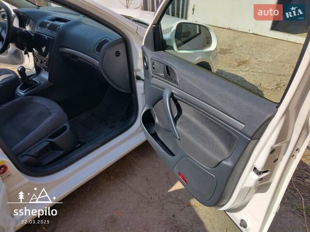 Білий Шкода Октавія, об'ємом двигуна 1.6 л та пробігом 199 тис. км за 8300 $, фото 24 на Automoto.ua