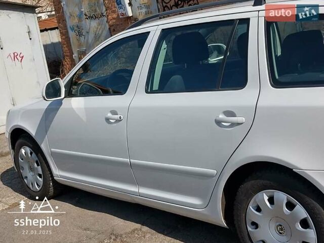 Білий Шкода Октавія, об'ємом двигуна 1.6 л та пробігом 199 тис. км за 8300 $, фото 6 на Automoto.ua
