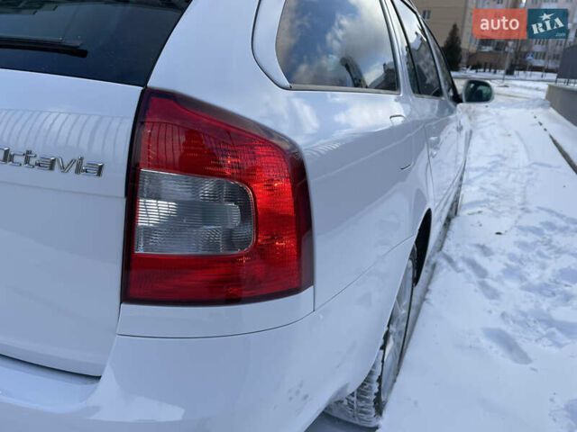 Белый Шкода Октавия, объемом двигателя 2 л и пробегом 218 тыс. км за 11950 $, фото 12 на Automoto.ua