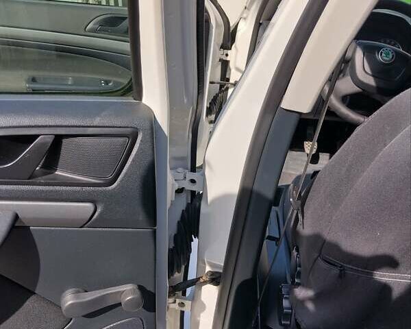 Білий Шкода Октавія, об'ємом двигуна 1.6 л та пробігом 199 тис. км за 8300 $, фото 16 на Automoto.ua