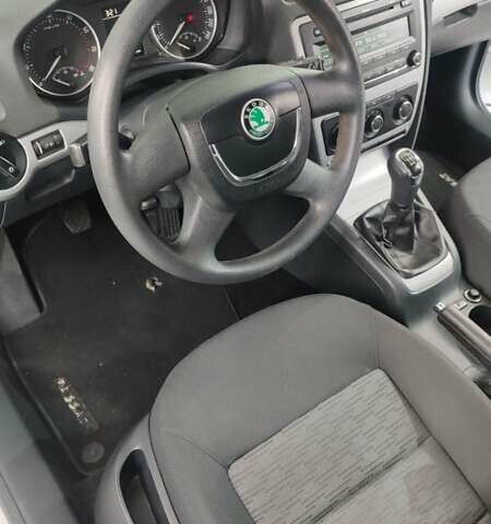 Белый Шкода Октавия, объемом двигателя 1.6 л и пробегом 215 тыс. км за 6900 $, фото 6 на Automoto.ua