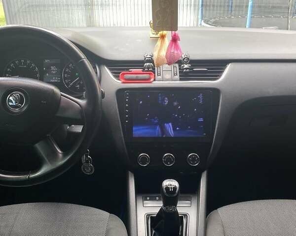 Белый Шкода Октавия, объемом двигателя 1.6 л и пробегом 267 тыс. км за 8600 $, фото 4 на Automoto.ua