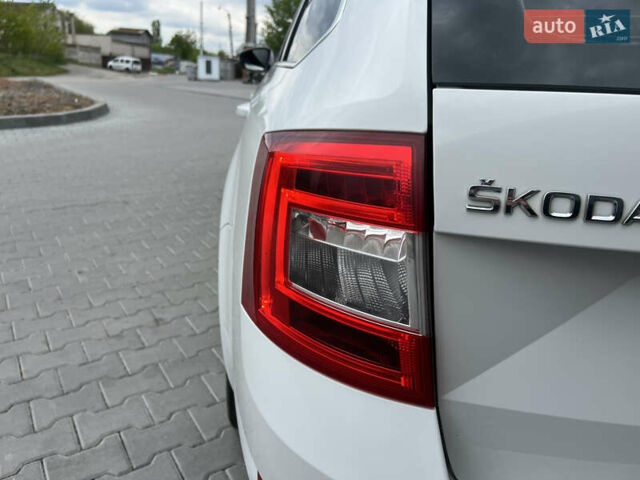 Белый Шкода Октавия, объемом двигателя 1.6 л и пробегом 261 тыс. км за 10400 $, фото 21 на Automoto.ua