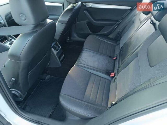 Білий Шкода Октавія, об'ємом двигуна 1.97 л та пробігом 296 тис. км за 10800 $, фото 9 на Automoto.ua