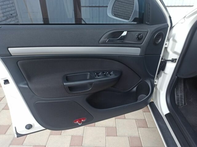 Белый Шкода Октавия, объемом двигателя 1.8 л и пробегом 125 тыс. км за 9600 $, фото 5 на Automoto.ua