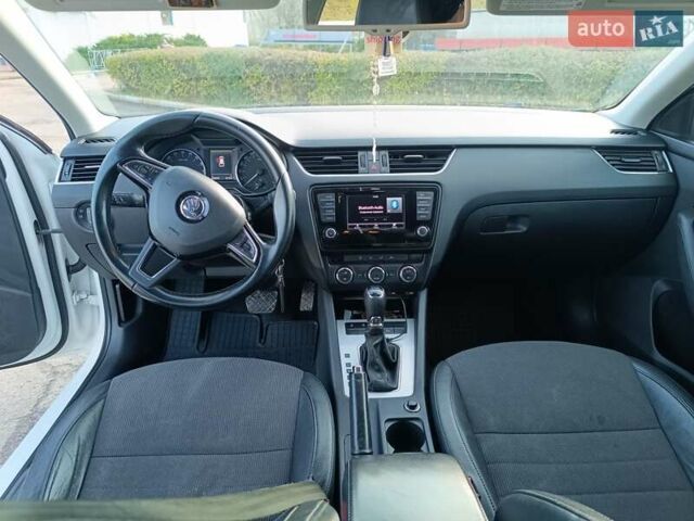 Білий Шкода Октавія, об'ємом двигуна 1.97 л та пробігом 296 тис. км за 10800 $, фото 6 на Automoto.ua