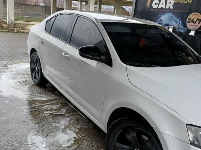 Белый Шкода Октавия, объемом двигателя 1.6 л и пробегом 230 тыс. км за 9500 $, фото 2 на Automoto.ua