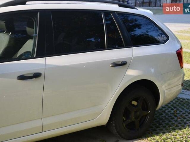 Белый Шкода Октавия, объемом двигателя 1.6 л и пробегом 221 тыс. км за 9900 $, фото 5 на Automoto.ua