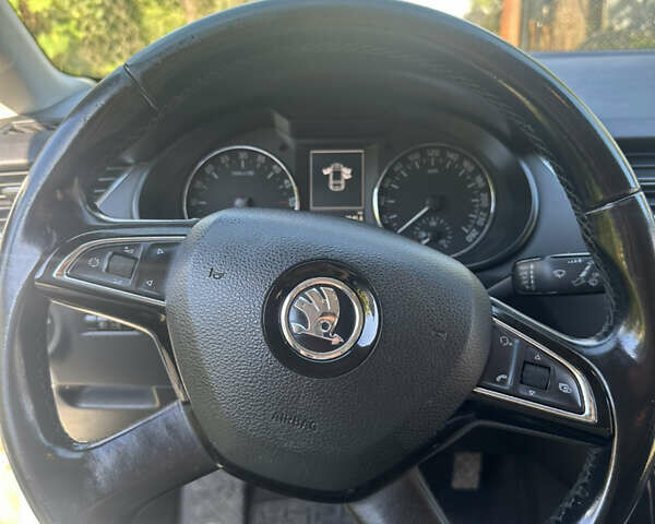 Белый Шкода Октавия, объемом двигателя 1.6 л и пробегом 260 тыс. км за 9500 $, фото 10 на Automoto.ua