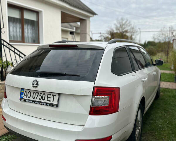 Білий Шкода Октавія, об'ємом двигуна 1.6 л та пробігом 247 тис. км за 8750 $, фото 5 на Automoto.ua