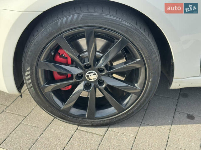 Белый Шкода Октавия, объемом двигателя 2 л и пробегом 320 тыс. км за 12500 $, фото 50 на Automoto.ua